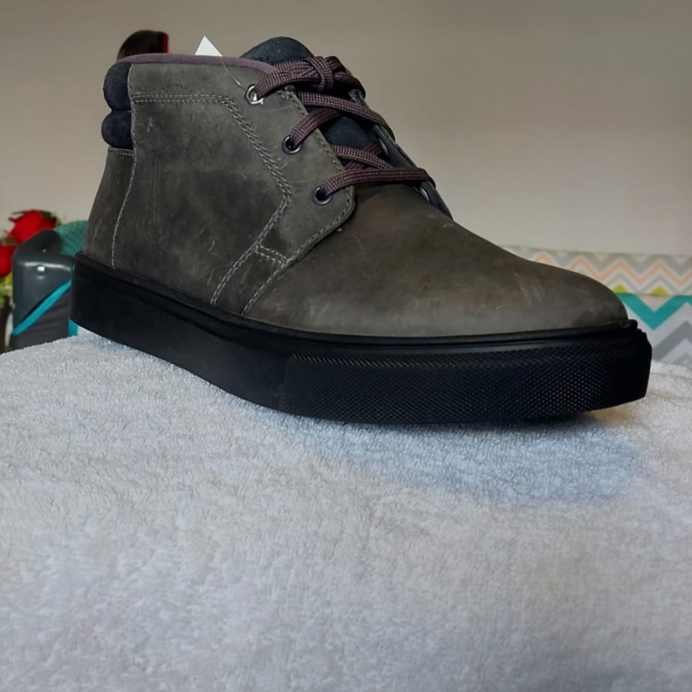 Shoes - Picture 4 of 4